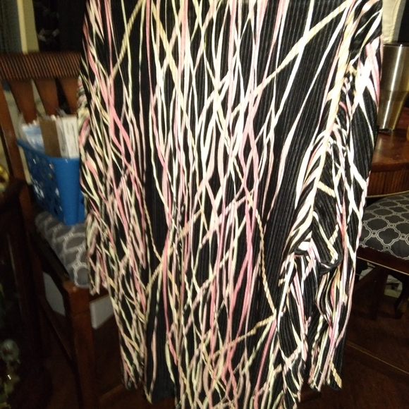 Beautiful blouse - Picture 4 of 5